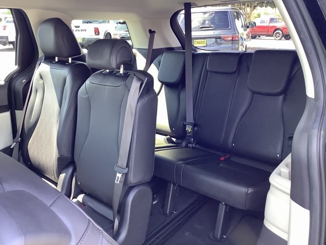 2022 Kia Carnival LX photo 24