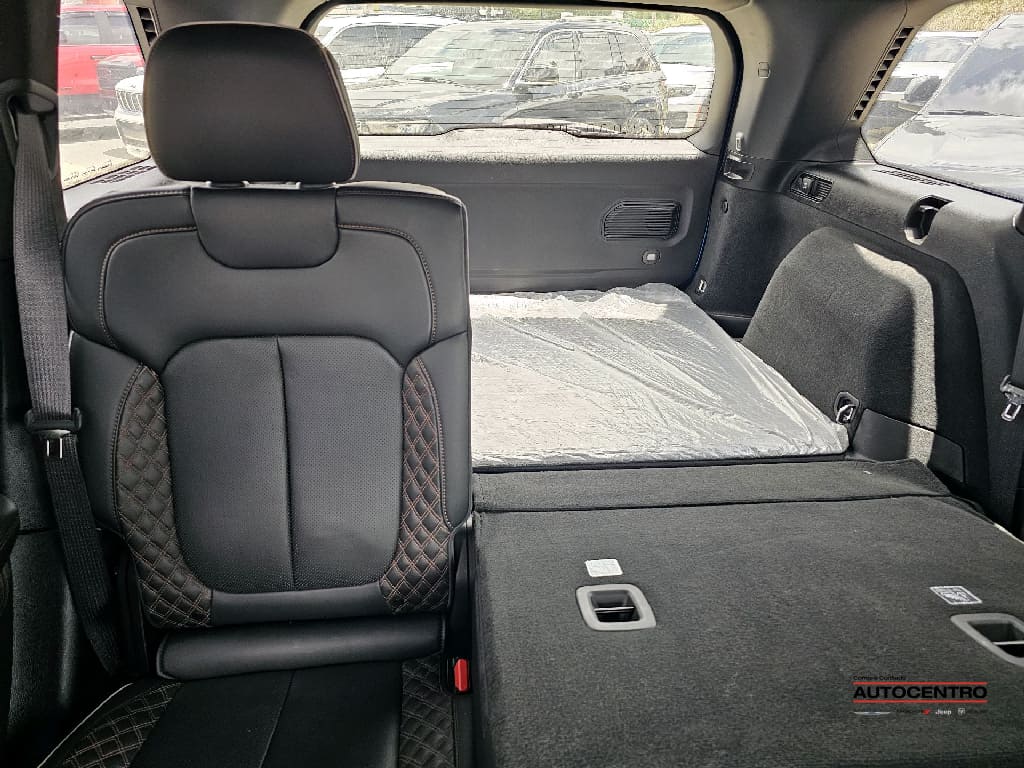 2023 Jeep Grand Cherokee Summit Reserve photo 3