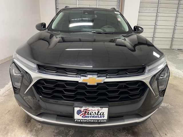 2025 Chevrolet Trax LT photo 8