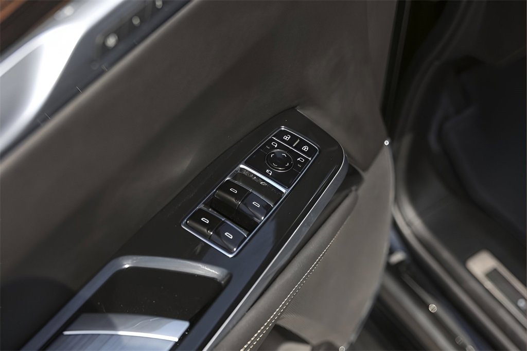 2025 Cadillac Escalade ESV Premium Luxury photo 19