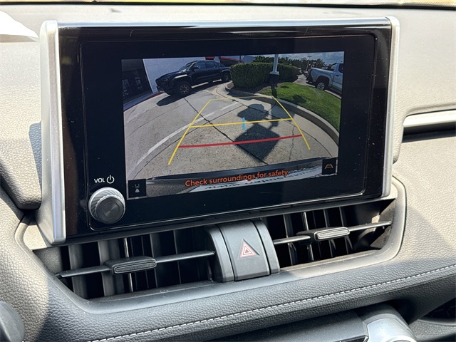 2024 Toyota RAV4 XLE photo 21