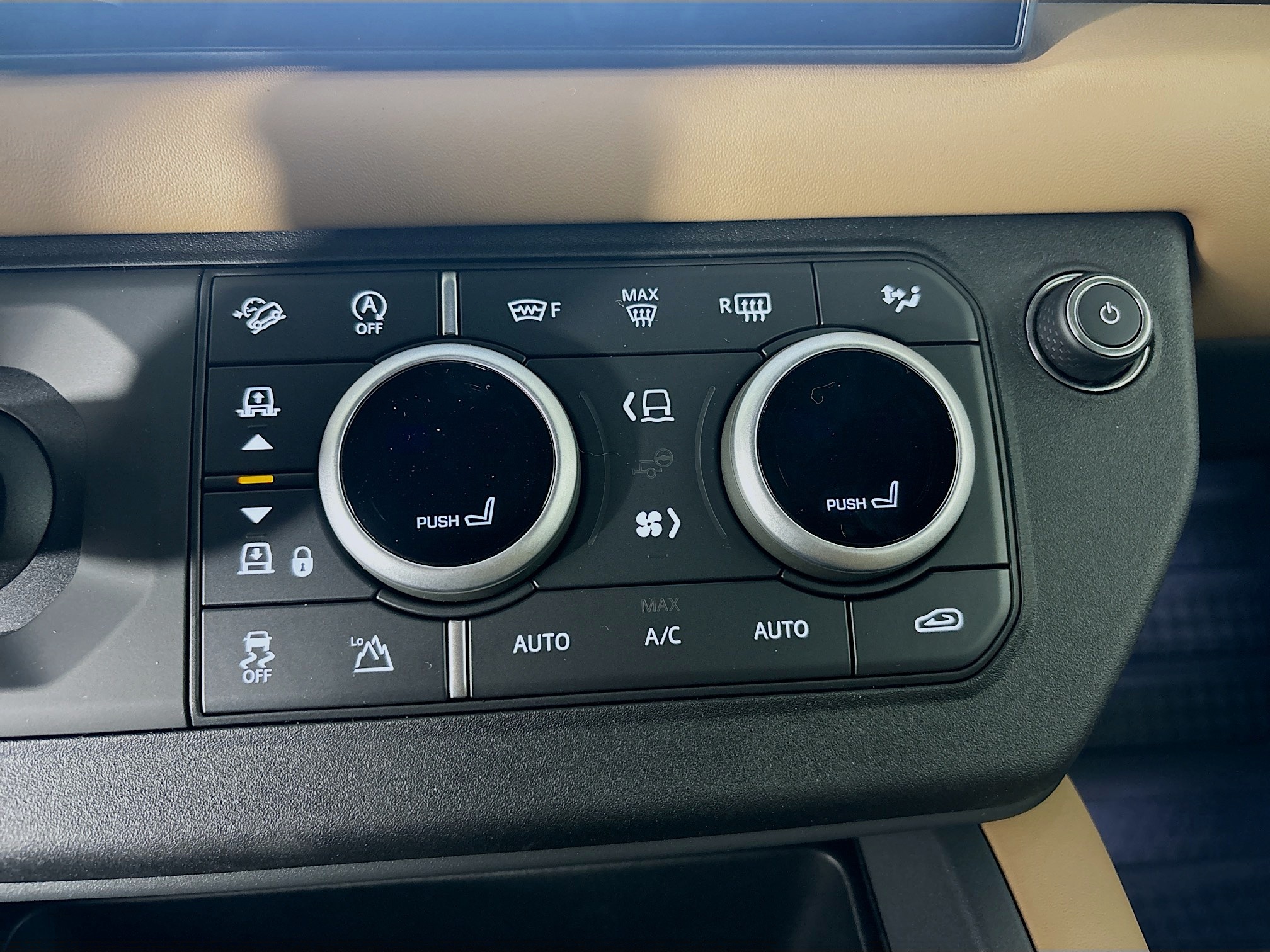 2025 Land Rover Defender 130 S photo 16