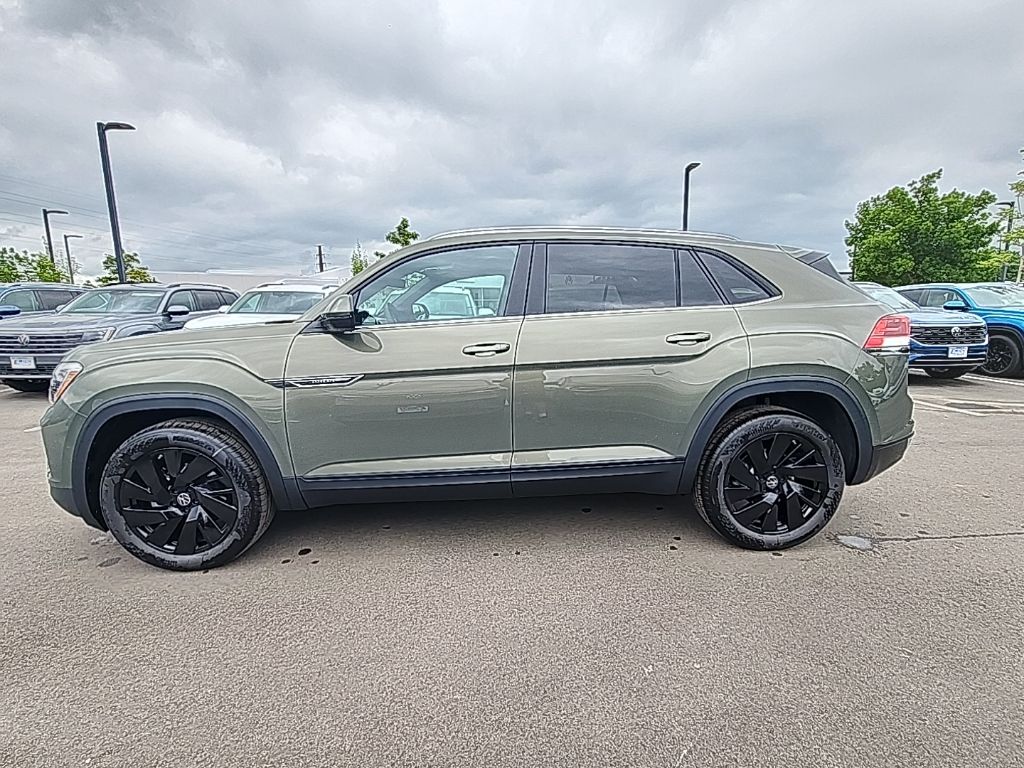 2025 Volkswagen Atlas Cross Sport SE Technology photo 2
