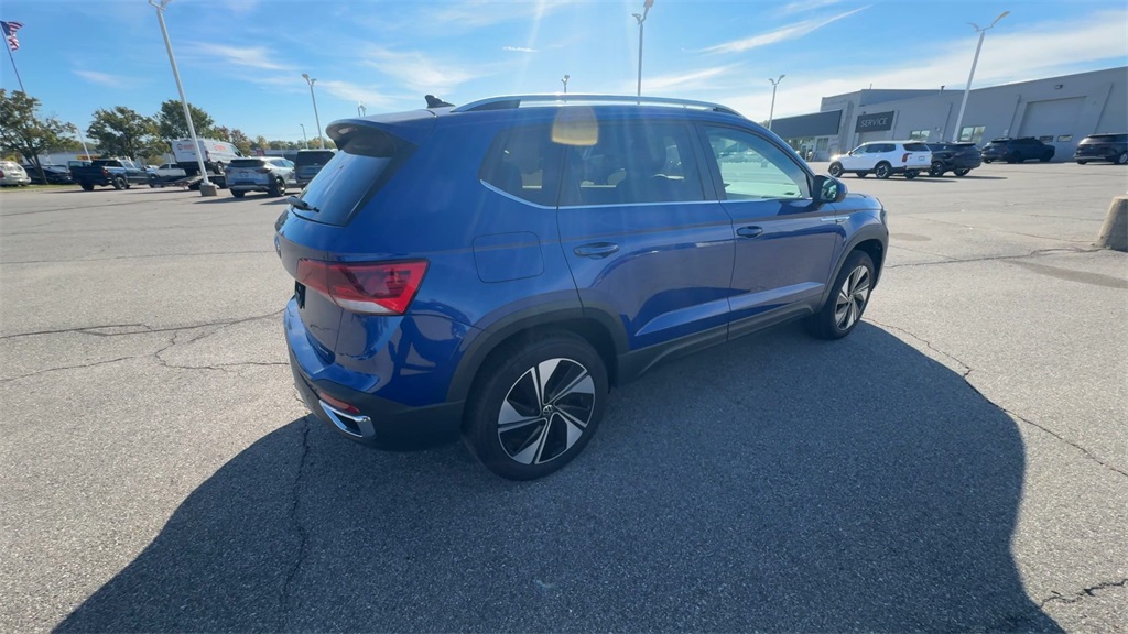 2024 Volkswagen Taos SE photo 4