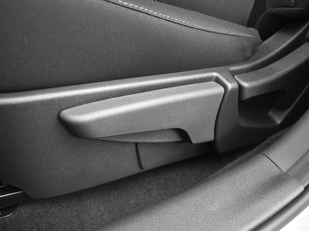 2025 Nissan Sentra SV photo 26