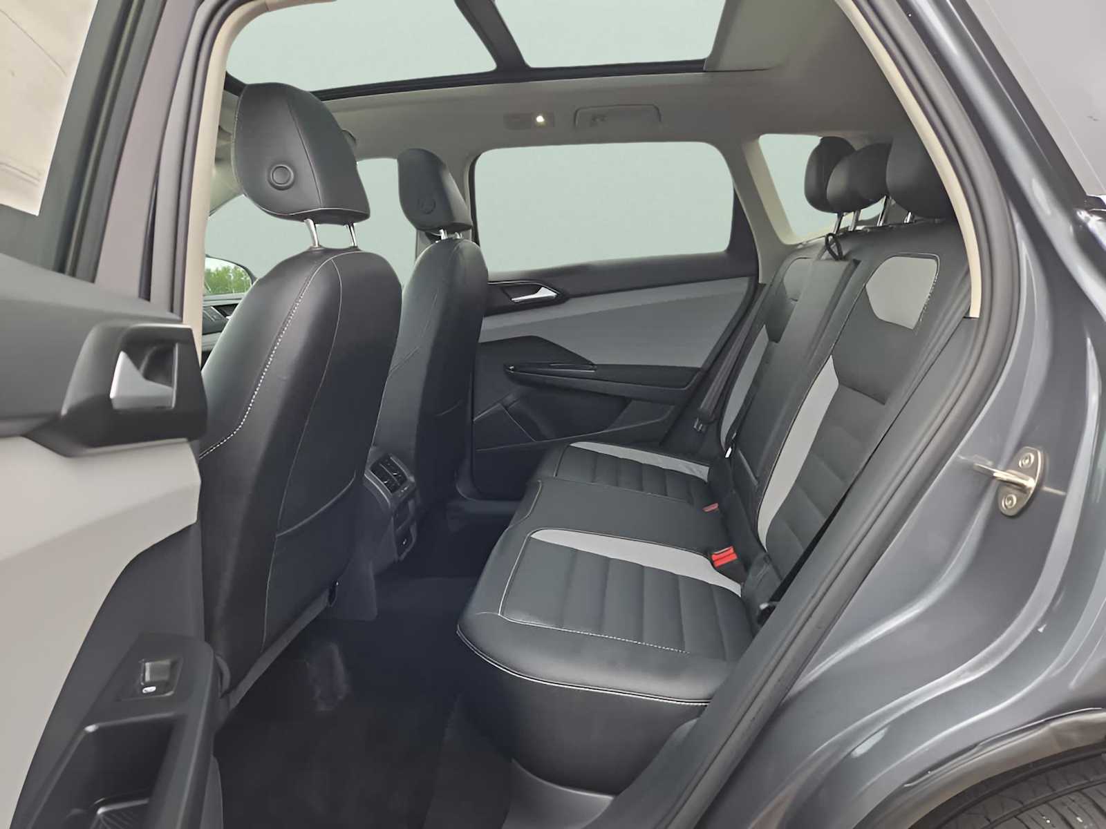 2022 Volkswagen Taos SEL photo 27