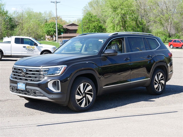 2025 Volkswagen Atlas SEL photo 2