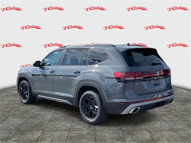 2025 Volkswagen Atlas Peak Edition SE photo 2