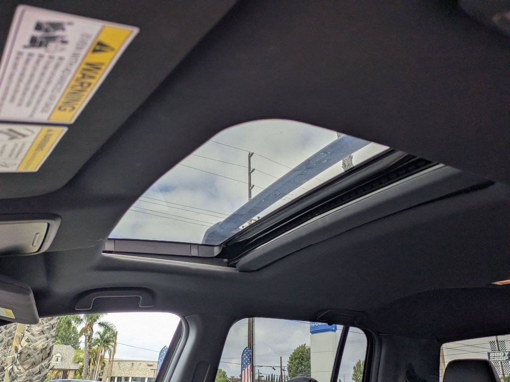 2017 Honda Ridgeline Black Edition photo 3