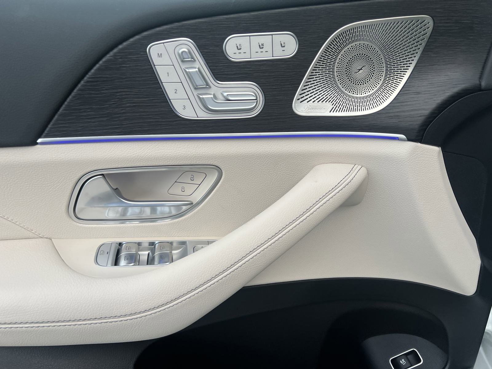 2025 Mercedes Benz GLS 450 4MATIC photo 10