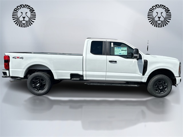 2025 Ford F-350 photo 4