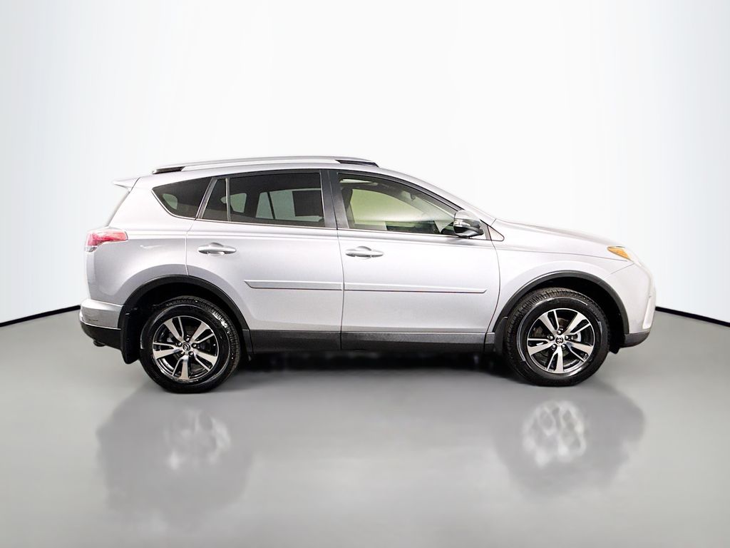 2018 Toyota RAV4 XLE photo 6