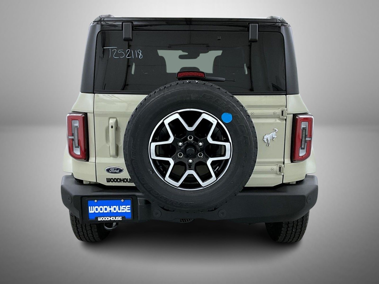 2025 Ford Bronco Outer Banks photo 6