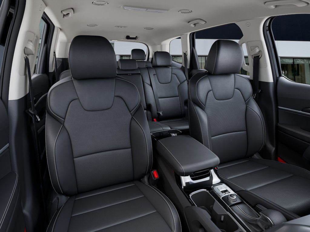 2025 Kia Telluride LX photo 13
