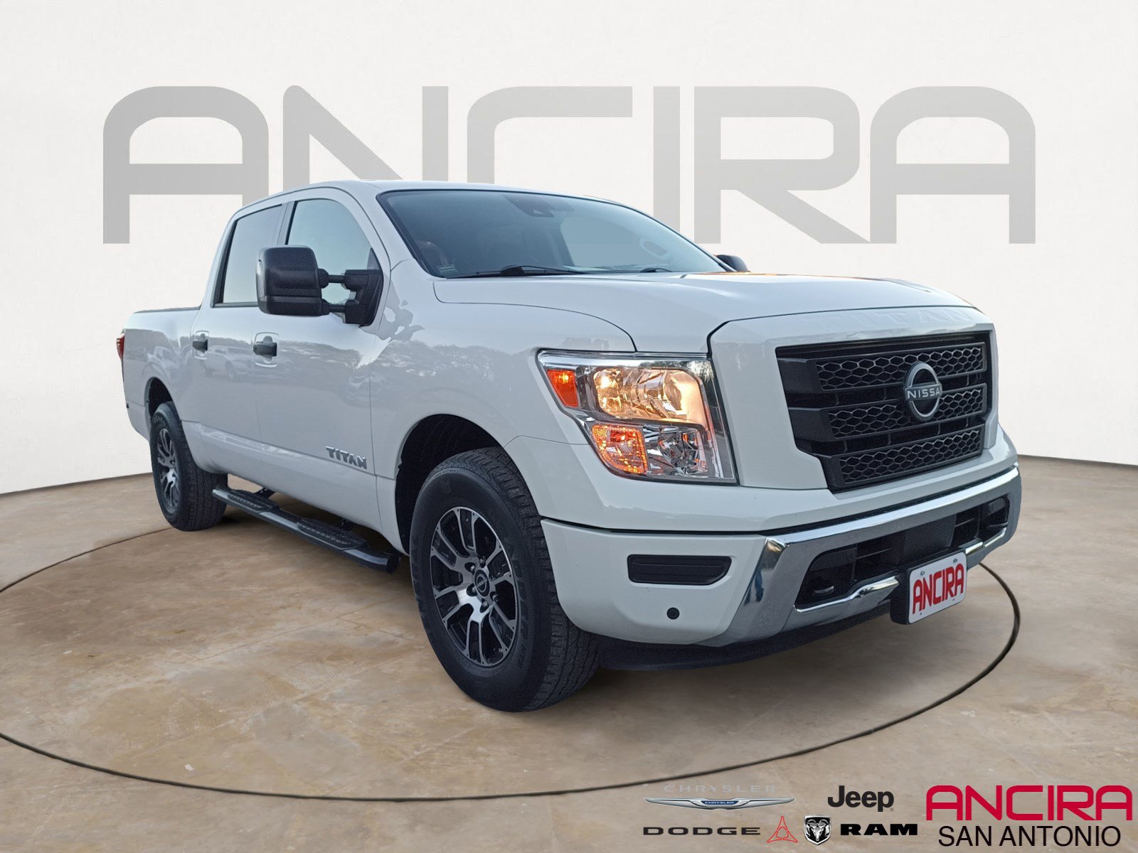 2023 Nissan Titan SV's photo