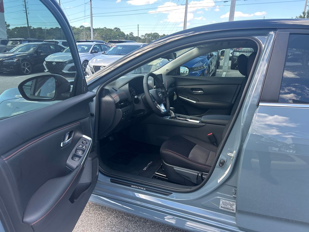 2025 Nissan Sentra SR photo 11