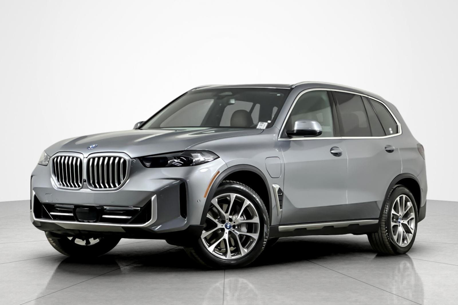 2024 BMW X5 50e's photo