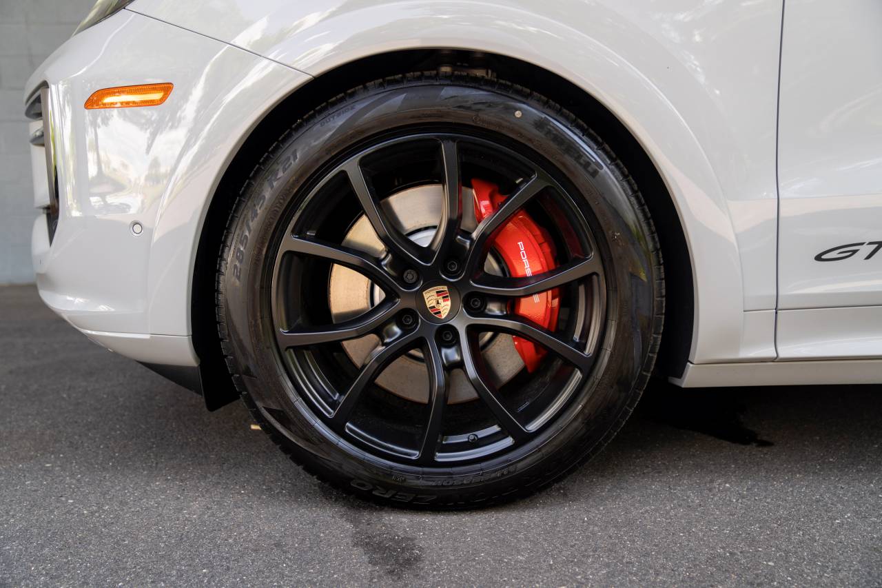 2025 Porsche Cayenne GTS photo 11