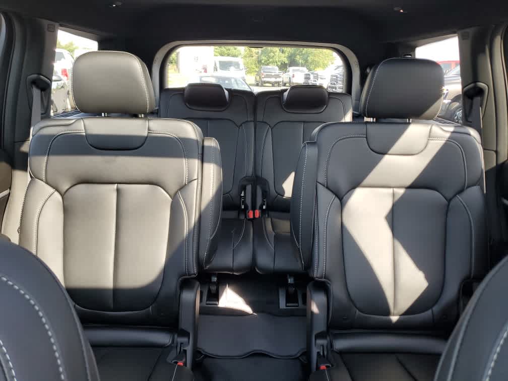 2025 Jeep Grand Cherokee Limited photo 13