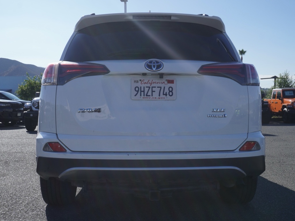2018 Toyota RAV4 Hybrid XLE photo 4