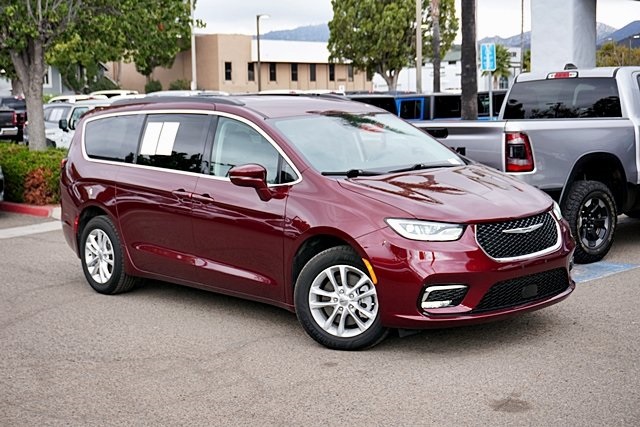 2021 Chrysler Pacifica Touring photo 2