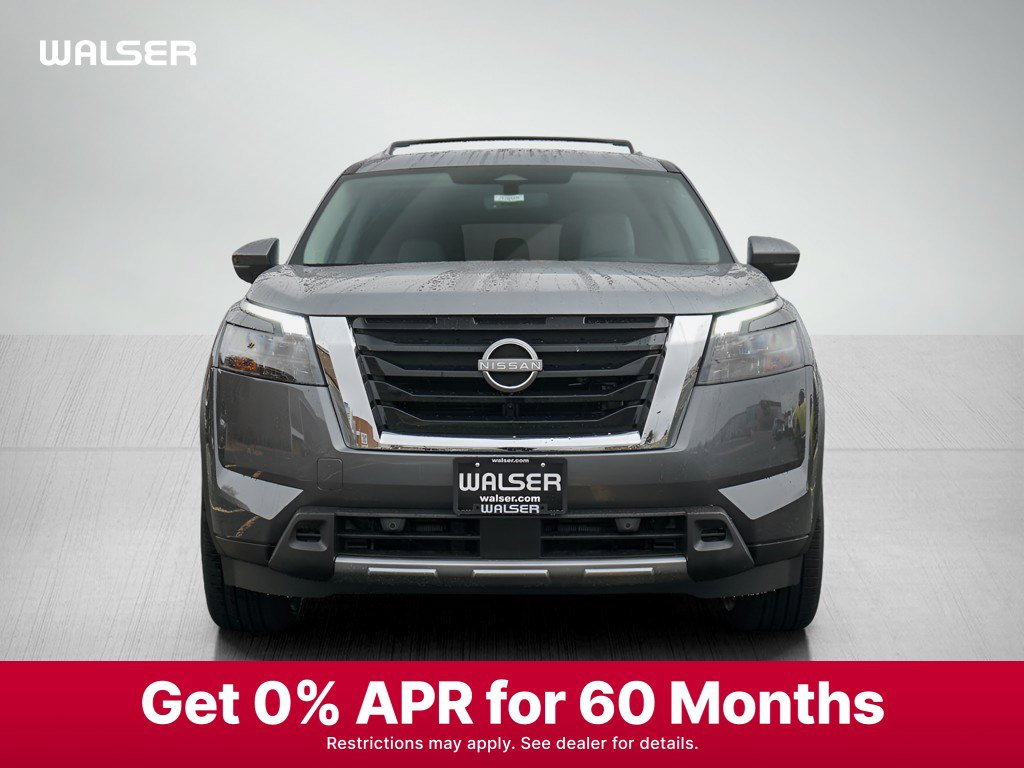 2025 Nissan Pathfinder SL photo 2
