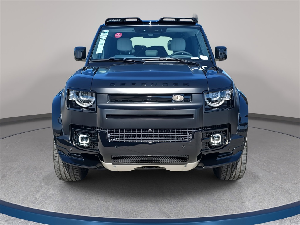 2025 Land Rover Defender 110 V8 photo 2