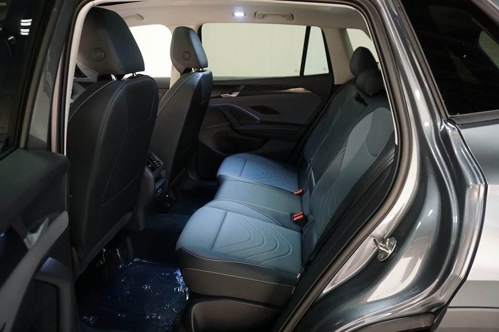 2025 Volkswagen Tiguan SE photo 10