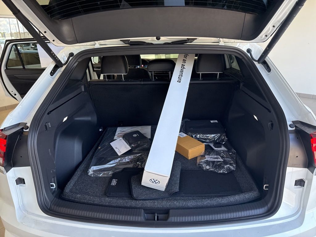 2026 Volkswagen Atlas Cross Sport SEL Premium R-Line photo 14
