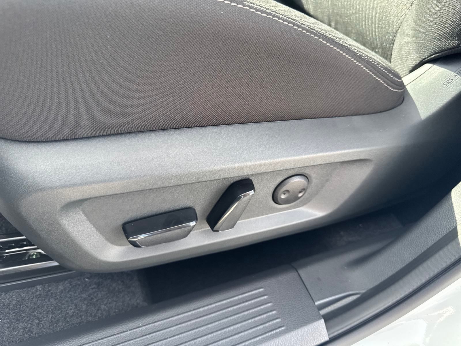 2026 Nissan Rogue SV photo 18