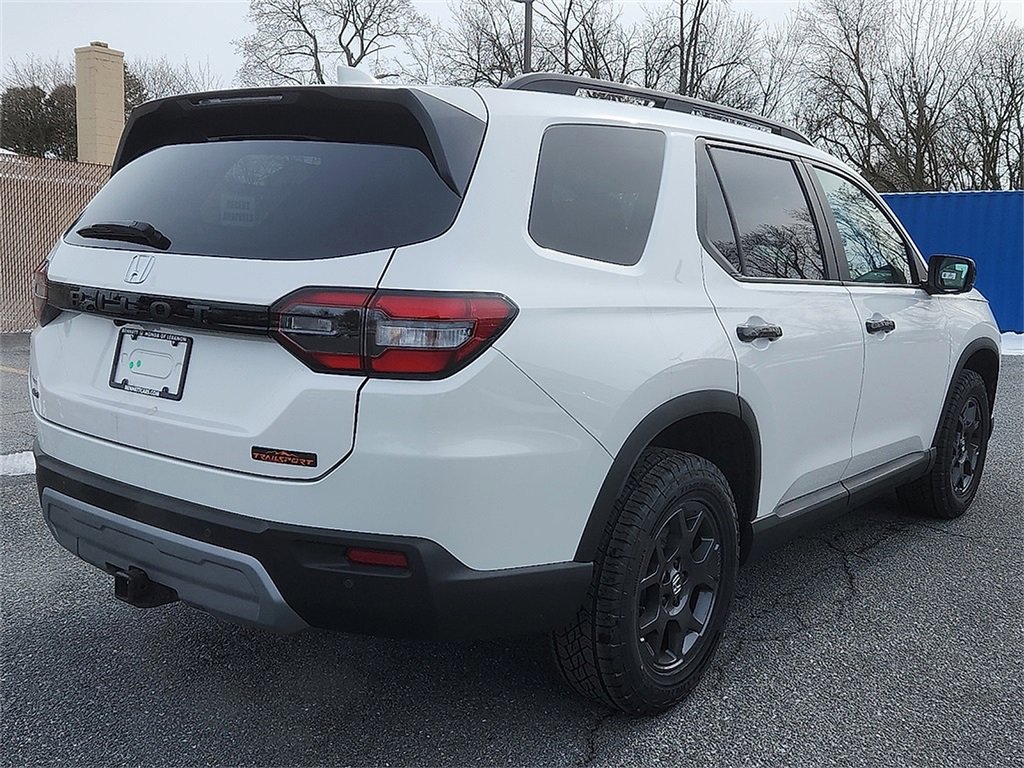 2025 Honda Pilot TrailSport photo 2