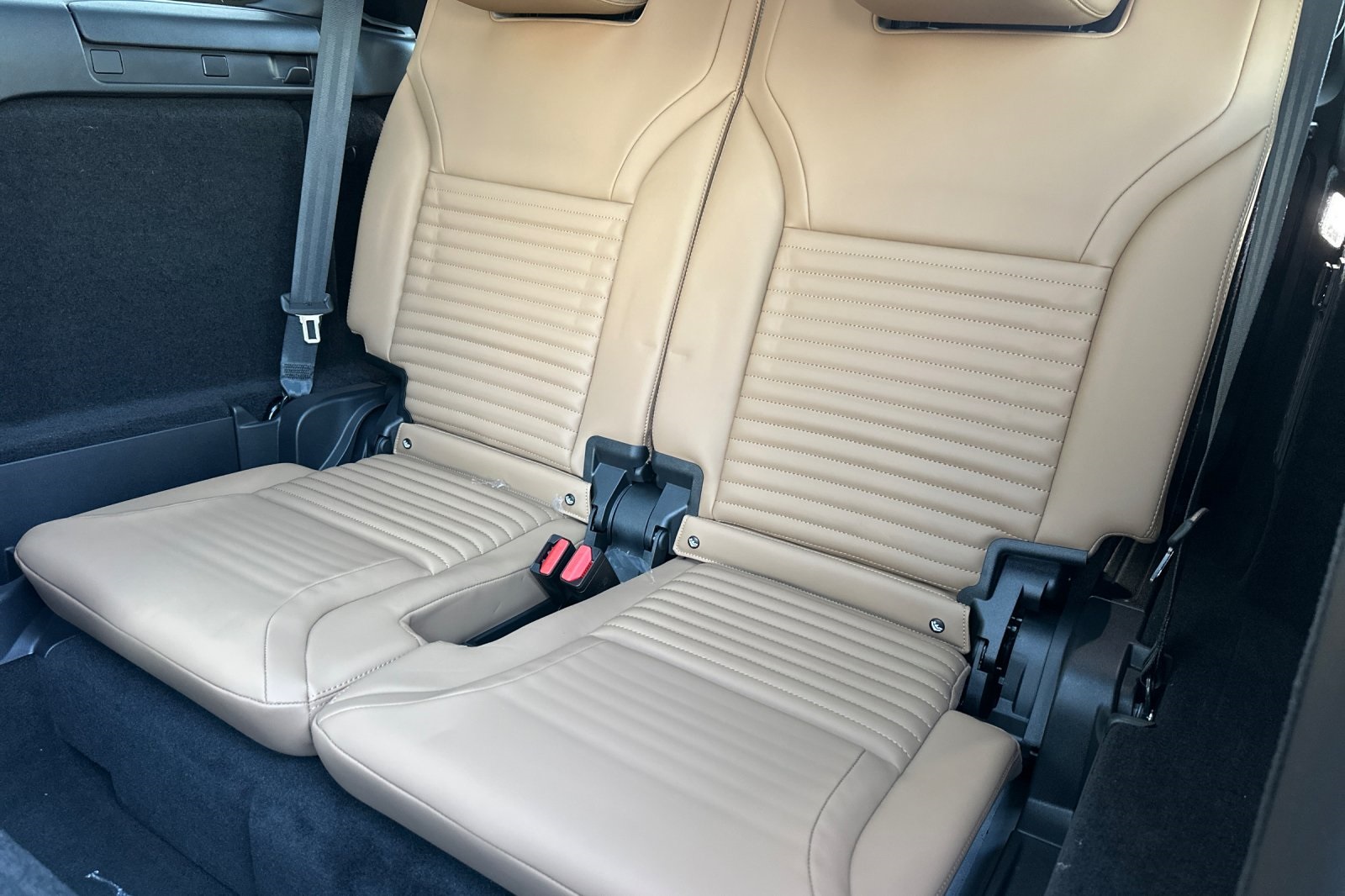 2025 Land Rover Discovery SE photo 14