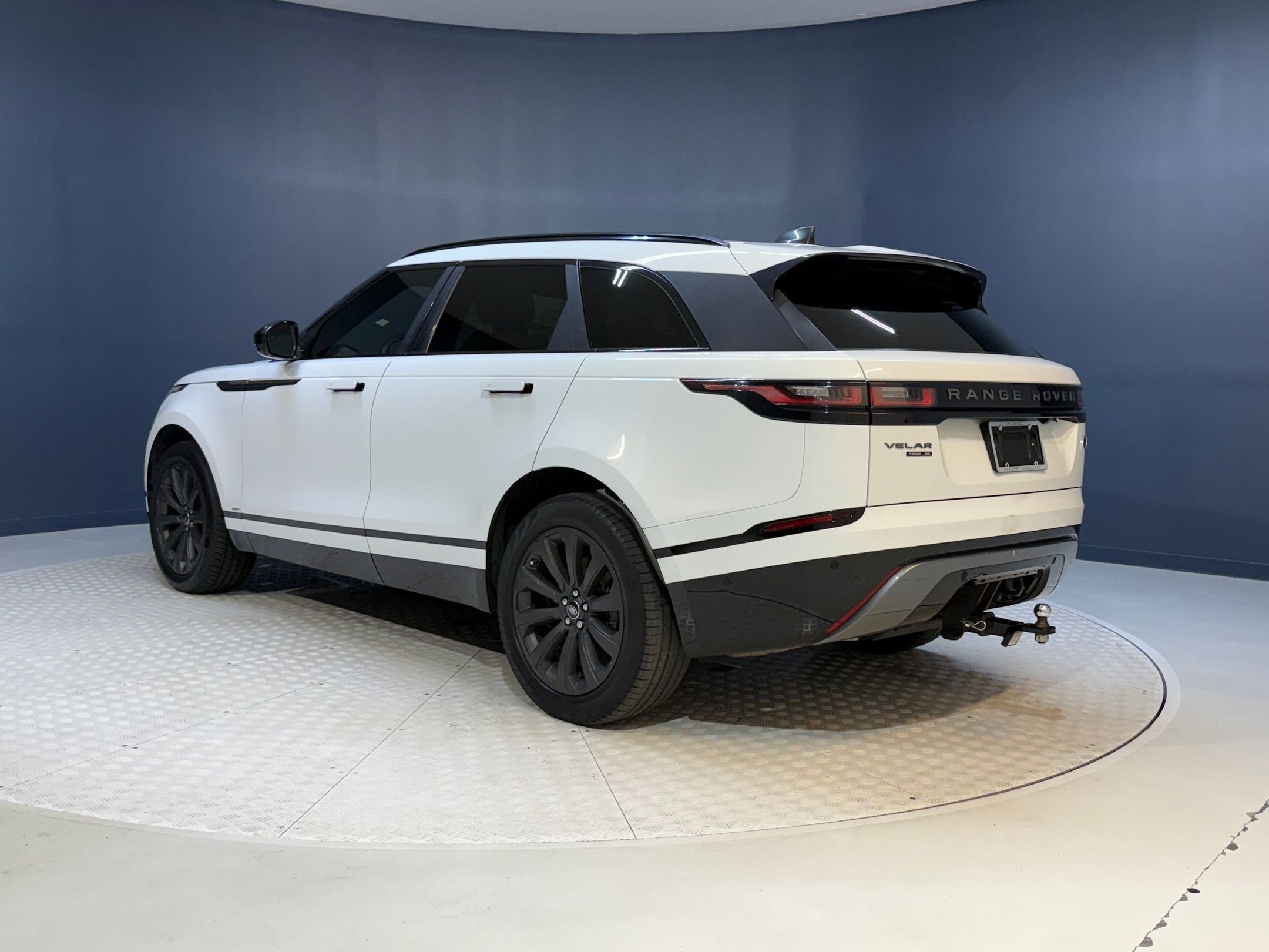 2018 Land Rover Range Rover Velar R-Dynamic SE photo 2