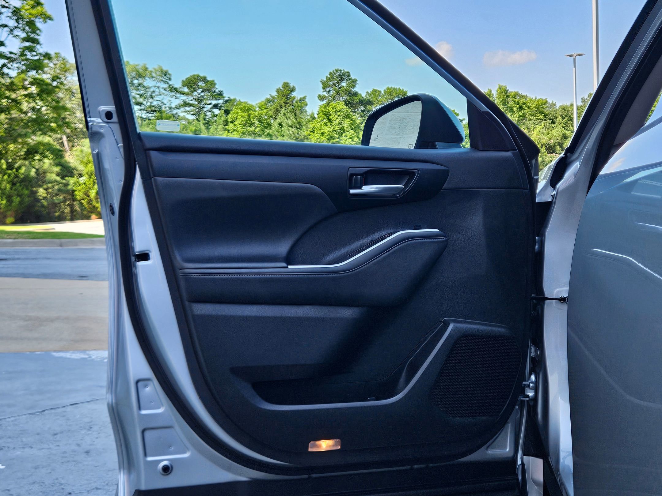 2024 Toyota Highlander XLE photo 17