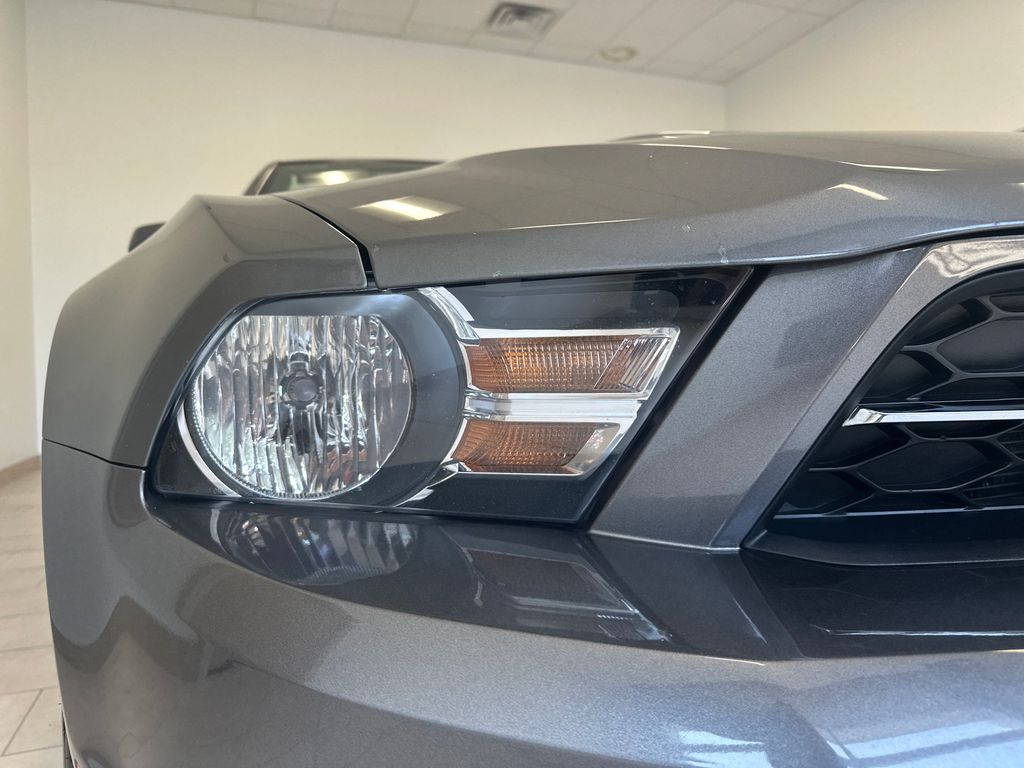 2010 Ford Mustang V6 photo 8