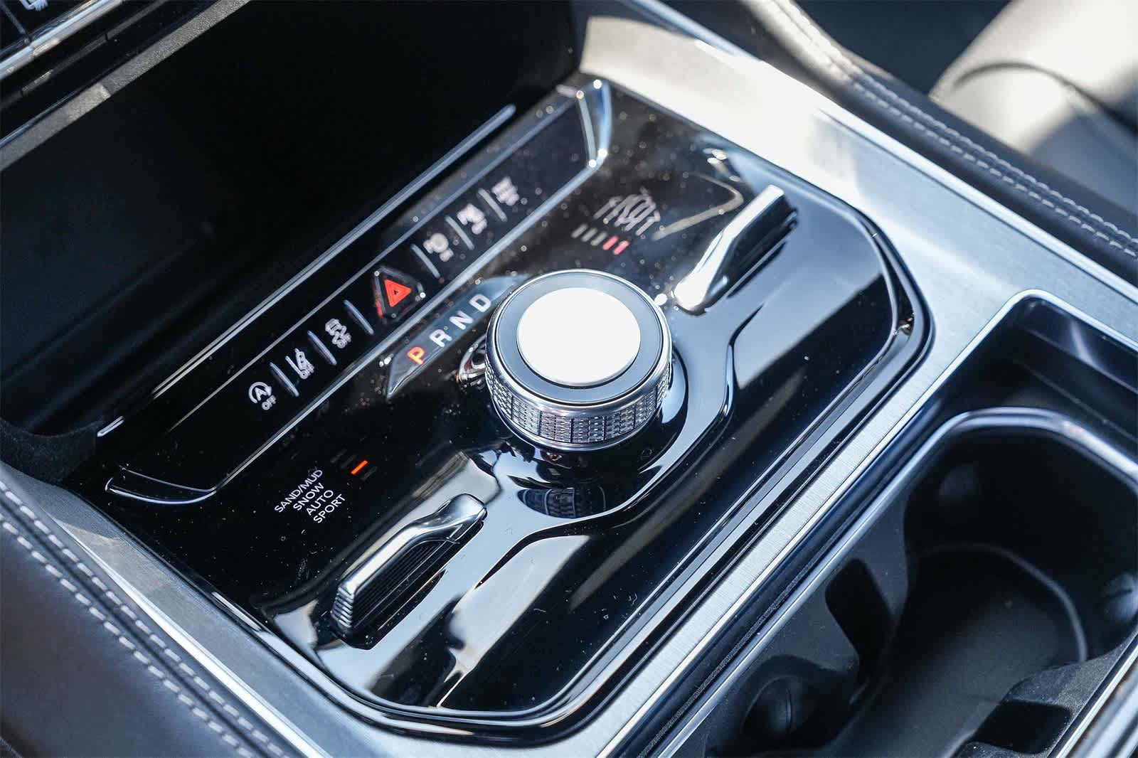 2025 Jeep Wagoneer L Series III photo 21