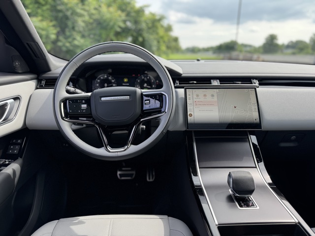 2026 Land Rover Range Rover Velar SE photo 13