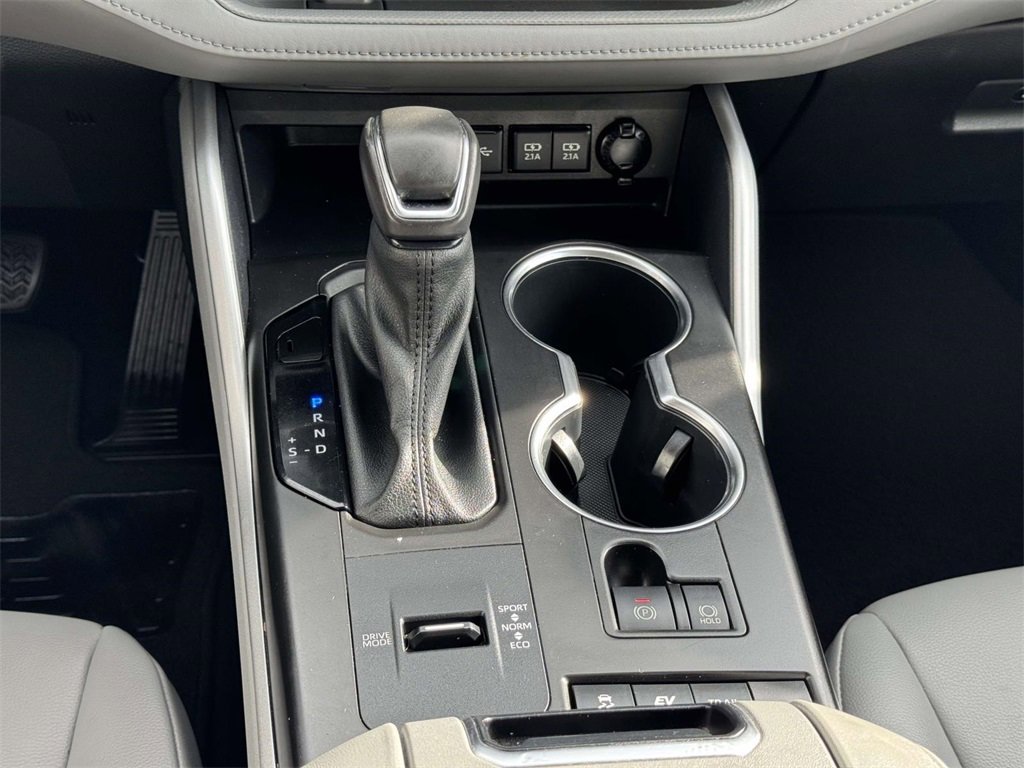 2021 Toyota Highlander Hybrid XLE photo 6