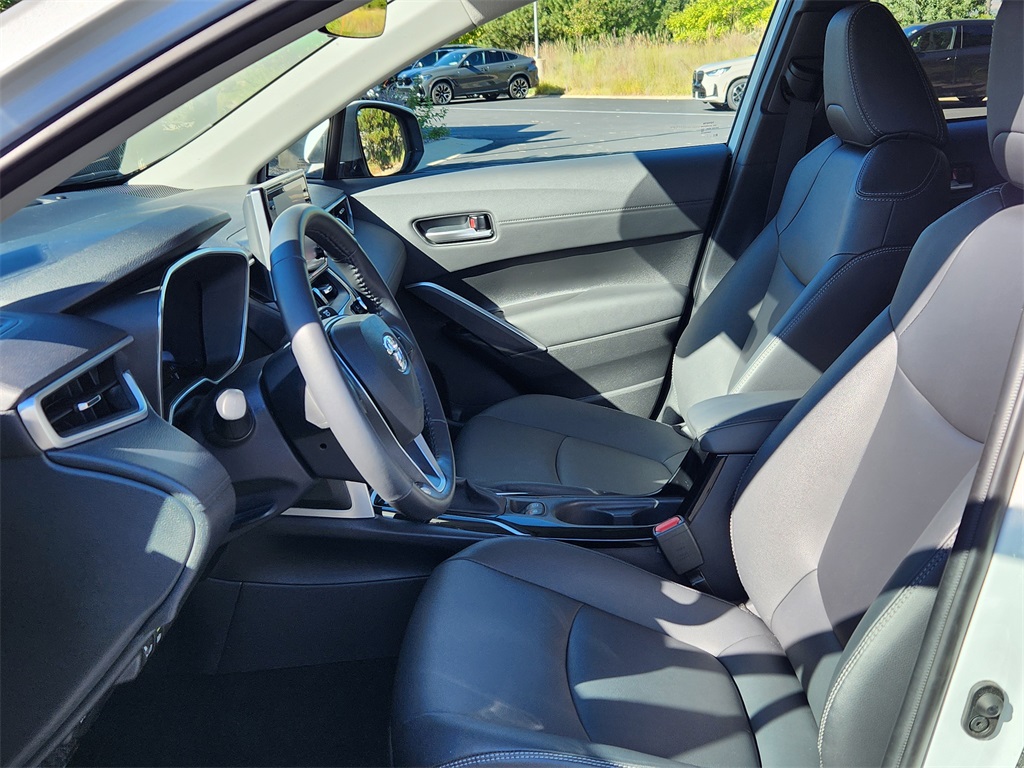 2022 Toyota Corolla Cross XLE photo 5