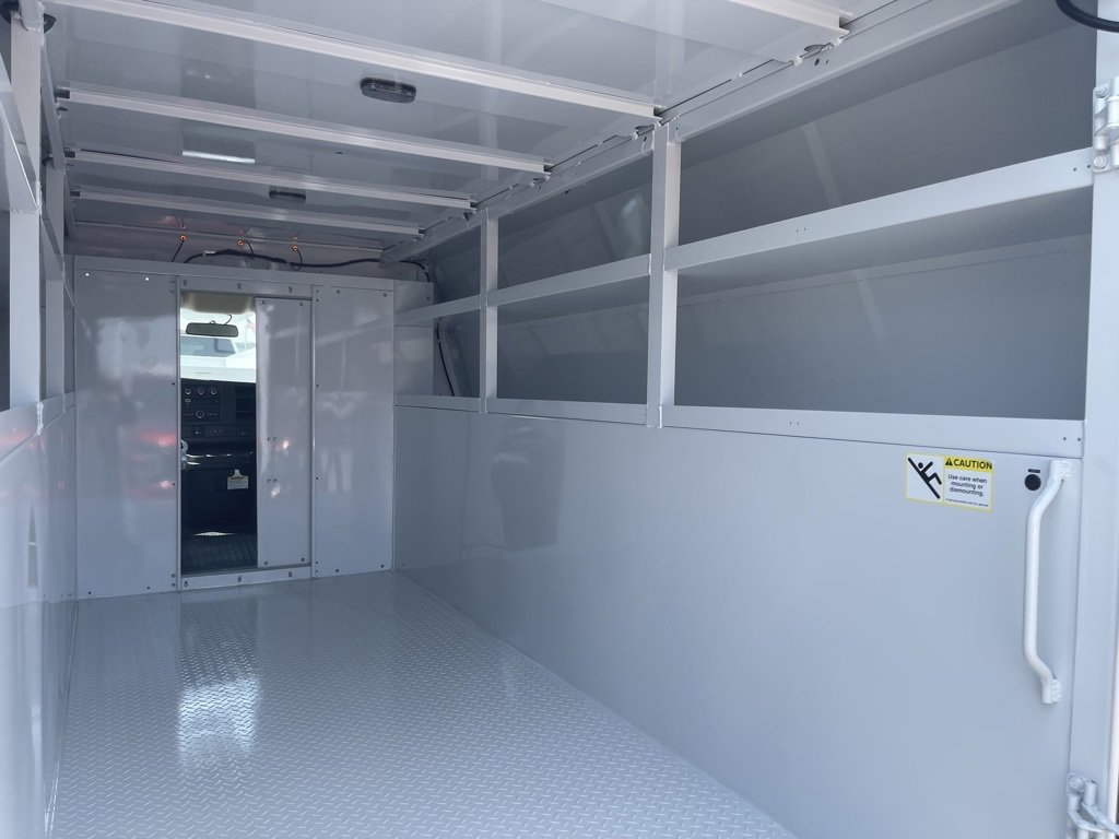 2025 Chevrolet Express Cutaway 3500 photo 9