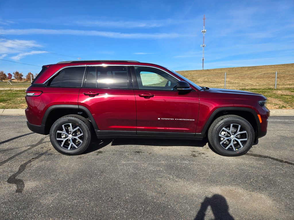 2025 Jeep Grand Cherokee Limited photo 2