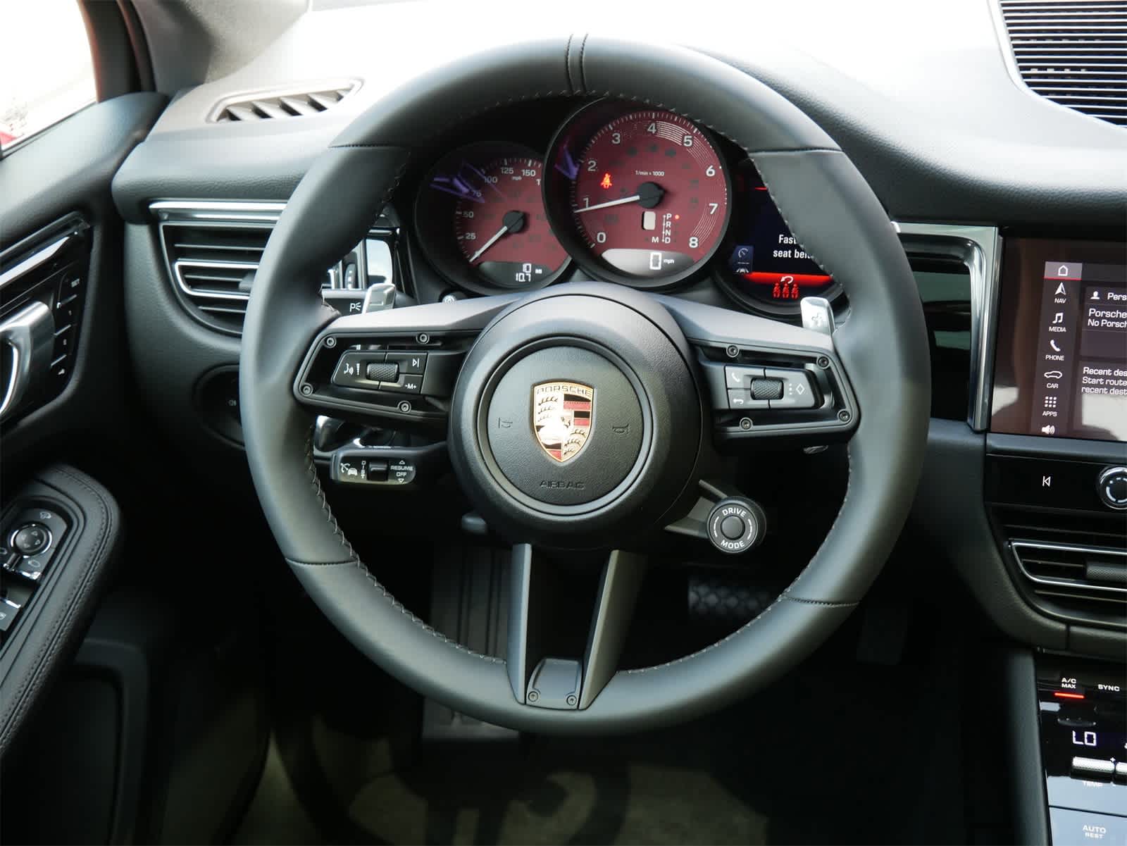 2025 Porsche Macan S photo 8