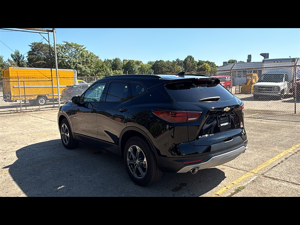 2025 Chevrolet Blazer 2LT photo 3