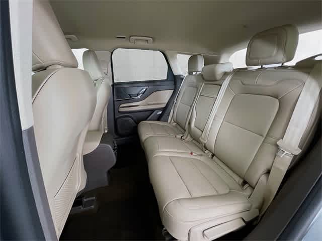 2022 Lincoln Corsair Standard photo 23