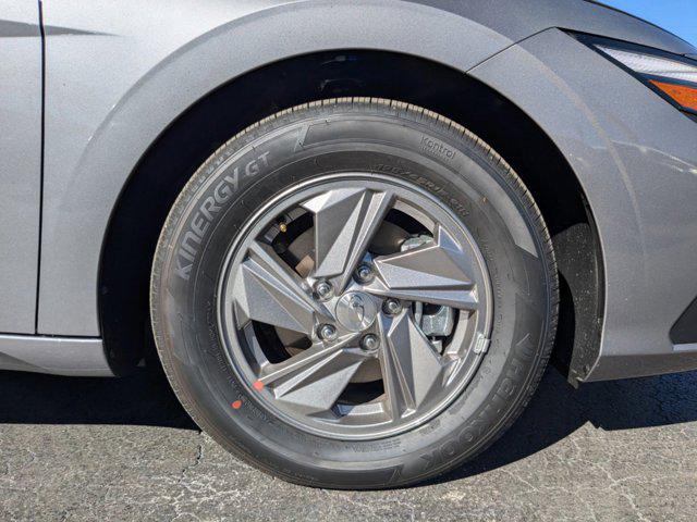 2025 Hyundai Elantra SE photo 10
