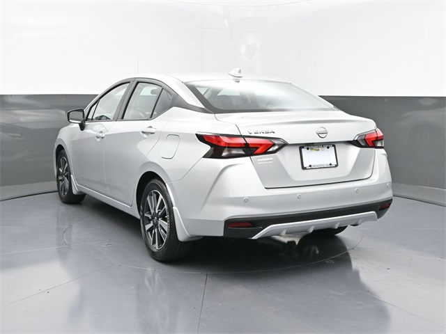 2025 Nissan Versa 1.6 SV photo 4