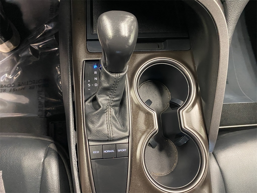 2022 Toyota Camry SE photo 14
