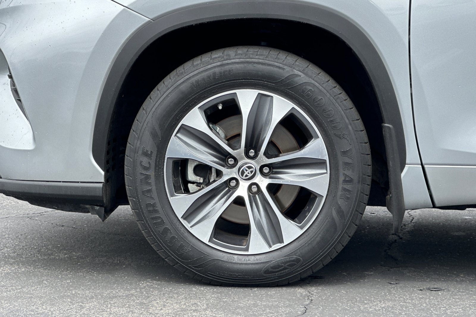 2021 Toyota Highlander XLE photo 26
