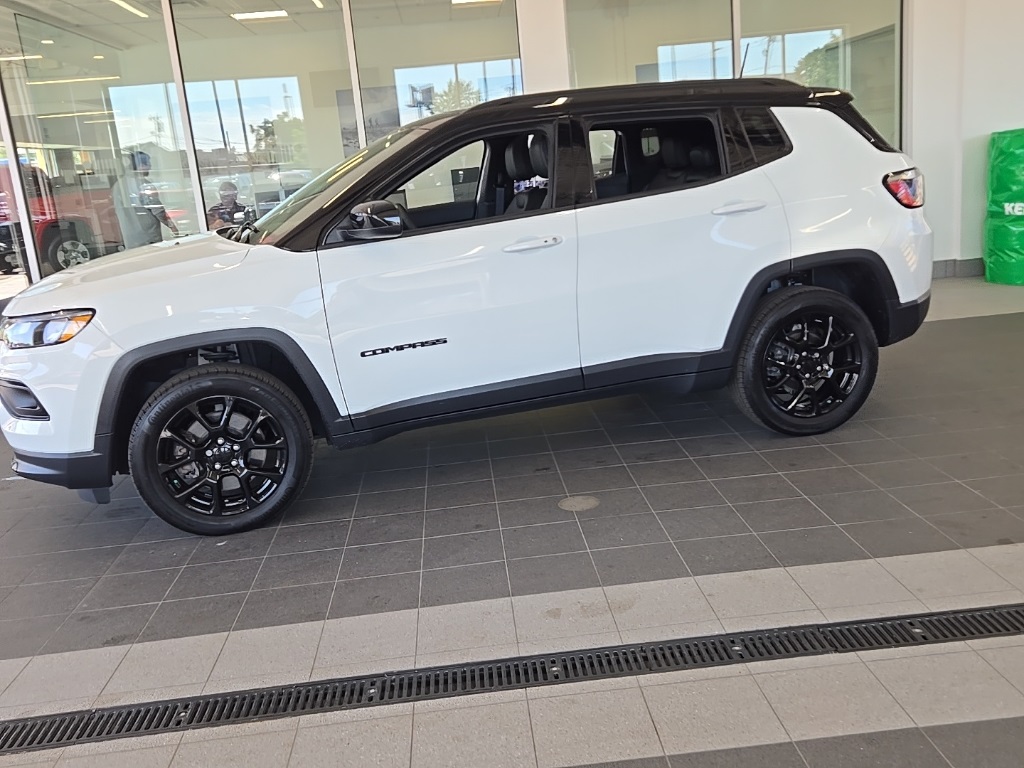 2024 Jeep Compass Latitude photo 5