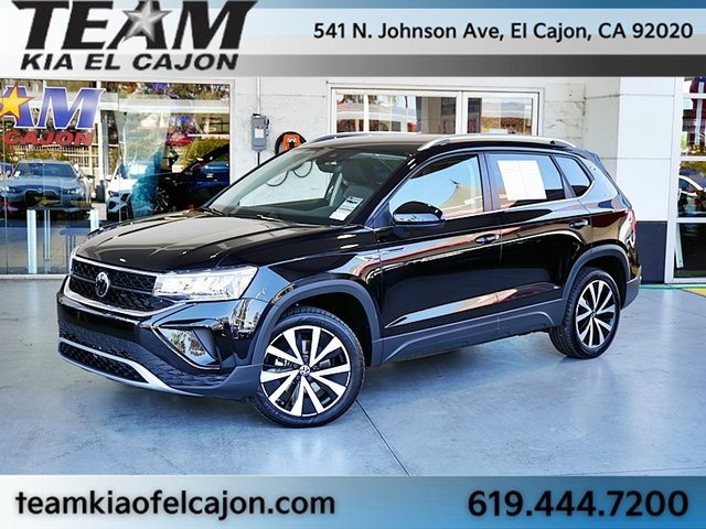 2024 Volkswagen Taos SE's photo